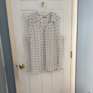 Roz & Ali White Top with Black Diamond Pattern